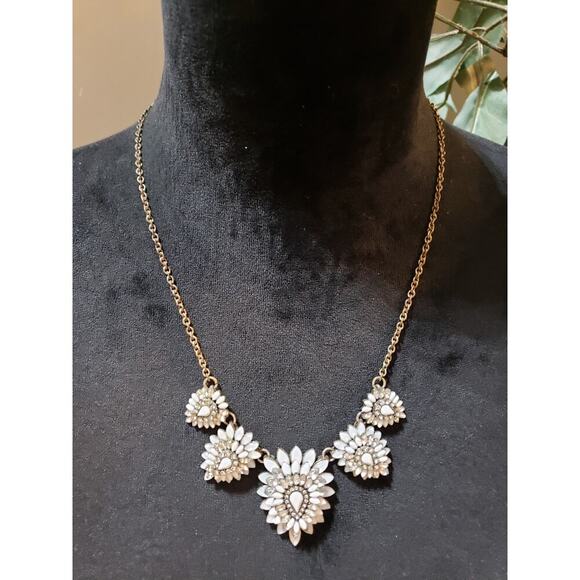 Loft Womens Fashion Floral Crystal Stone Necklace Jewelry with Lobster Clasp - Picture 2 of 6